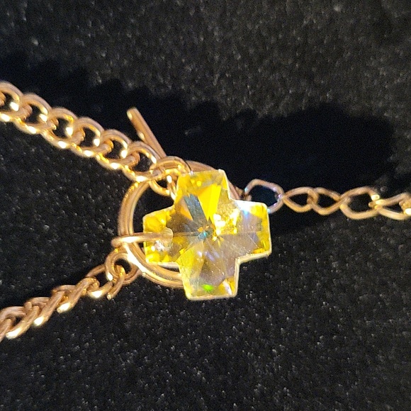 GOLDTONE TOGGLE STYLE NECKLACE NWT - Picture 3 of 4